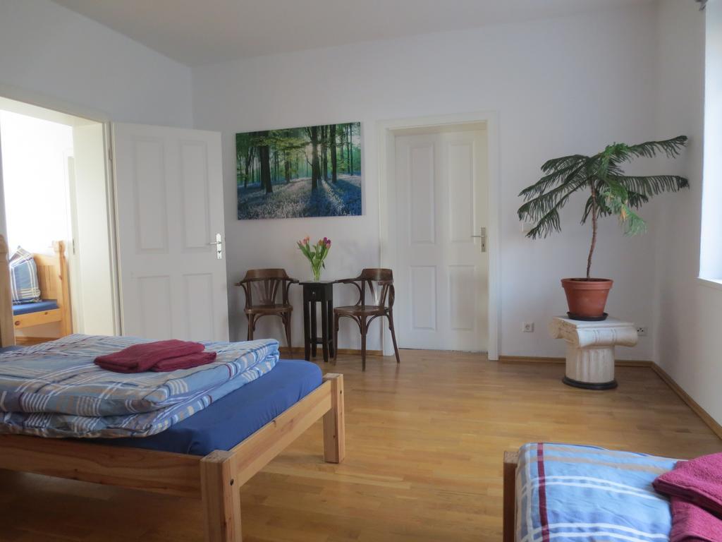 Ferienwohnung Creutzer In Leipzig Gottscheina, Ideal Auch Fuer Monteure, Kostenfreies, Schnelles Wlan Kostenfreies Parken, Geraeumiges Appartment Mit 4 Einzelbetten, Komplettausstattung Kueche, Bad Mit Badewanne Und Dusche Waschmaschine, Waeschetrock Ngoại thất bức ảnh